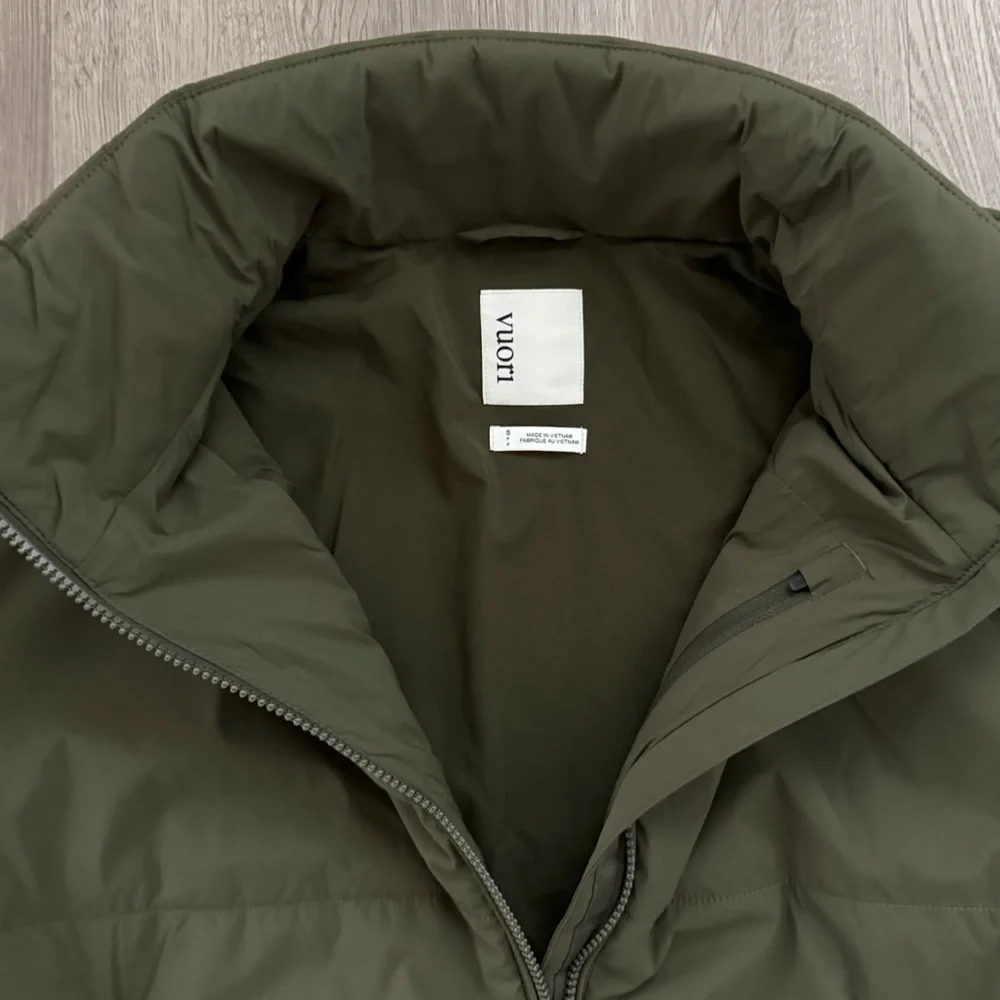 VUORI CANYON INSULATED JACKET•OLIVE•SIZE SMALL - Picture 9 of 15